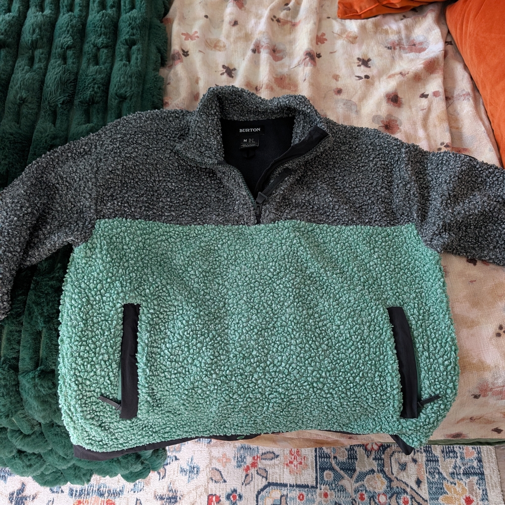 Sherpa Fleece Pullover in Gray and Green